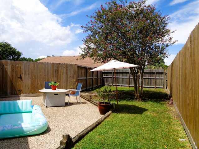2502 20th Street N, Texas City, TX 77590