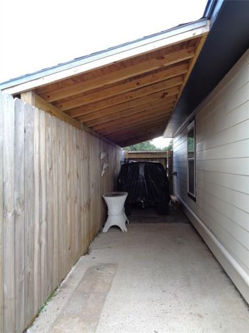 2502 20th Street N, Texas City, TX 77590