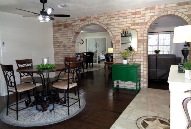 2502 20th Street N, Texas City, TX 77590