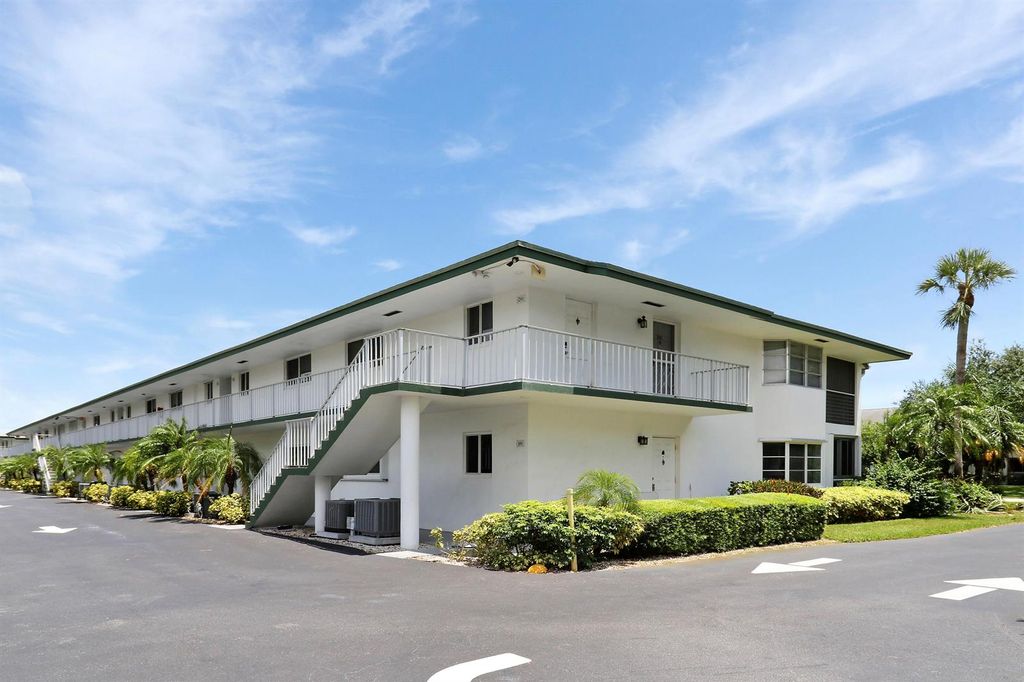 4 Garden Street 101, Tequesta, FL 33469