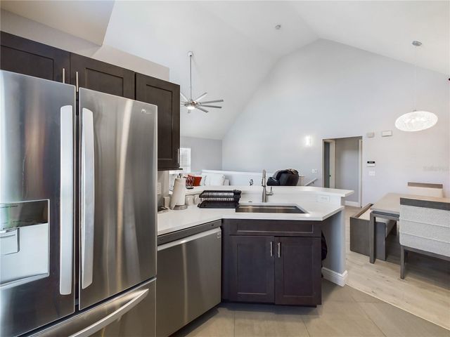 5521 ROSEHILL ROAD 203, Sarasota, FL 34233