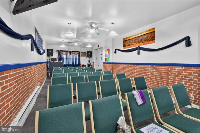 3875 POPLAR ST, Philadelphia, PA 19104