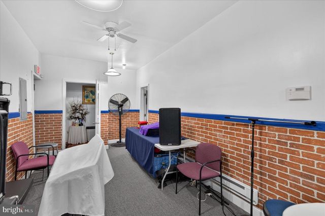 3875 POPLAR ST, Philadelphia, PA 19104