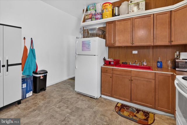 3875 POPLAR ST, Philadelphia, PA 19104