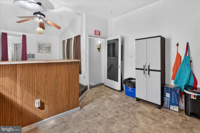 3875 POPLAR ST, Philadelphia, PA 19104