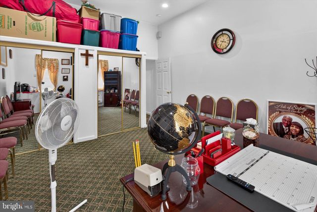 3875 POPLAR ST, Philadelphia, PA 19104
