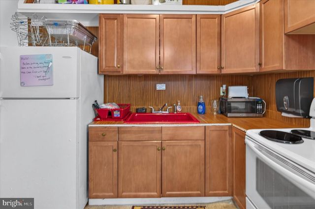 3875 POPLAR ST, Philadelphia, PA 19104