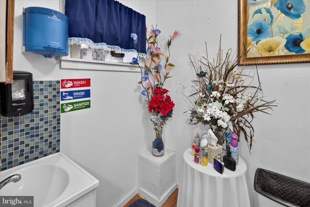 3875 POPLAR ST, Philadelphia, PA 19104