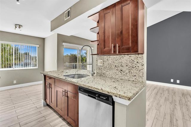 5686 Rock Island Rd 127, Tamarac, FL 33319