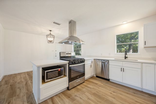 2415 W Morton Street, Denison, TX 75020
