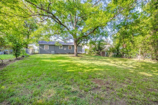 2415 W Morton Street, Denison, TX 75020