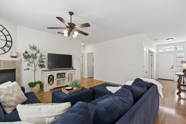 284 Marsalla Dr, Folsom, CA 95630