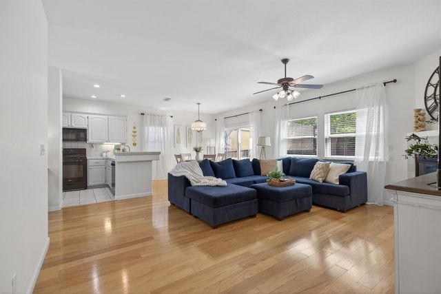 284 Marsalla Dr, Folsom, CA 95630