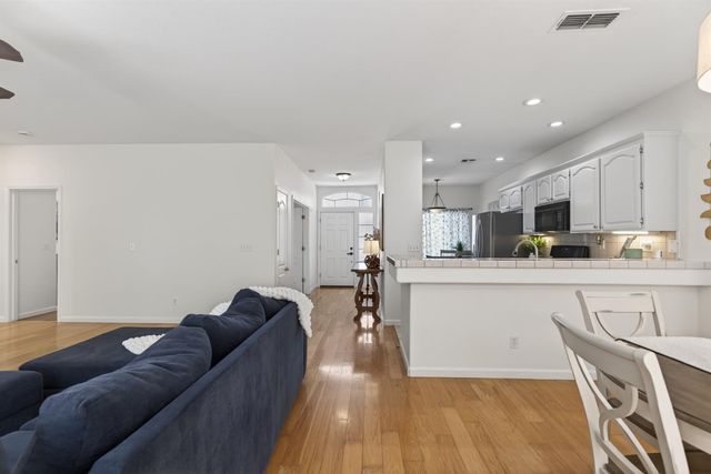 284 Marsalla Dr, Folsom, CA 95630