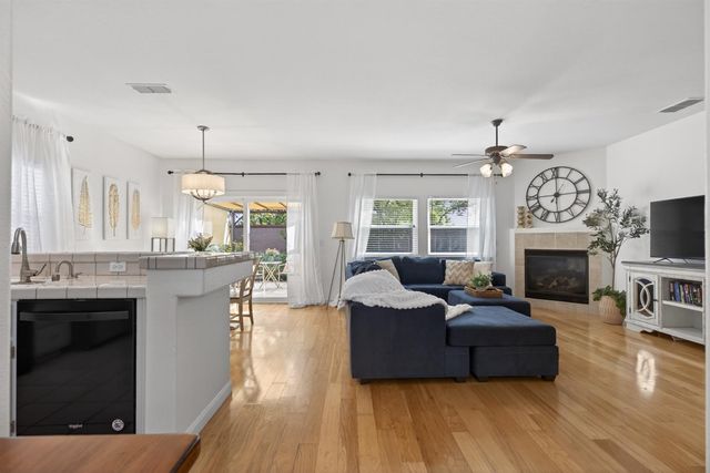 284 Marsalla Dr, Folsom, CA 95630