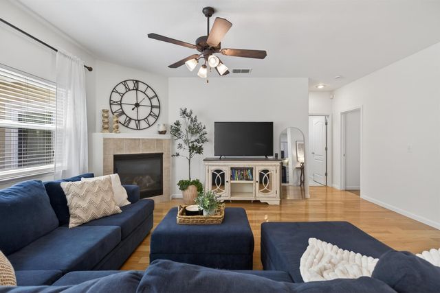 284 Marsalla Dr, Folsom, CA 95630