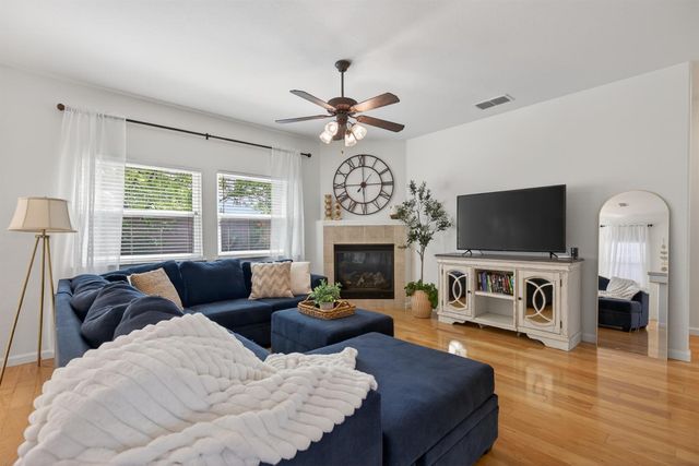 284 Marsalla Dr, Folsom, CA 95630