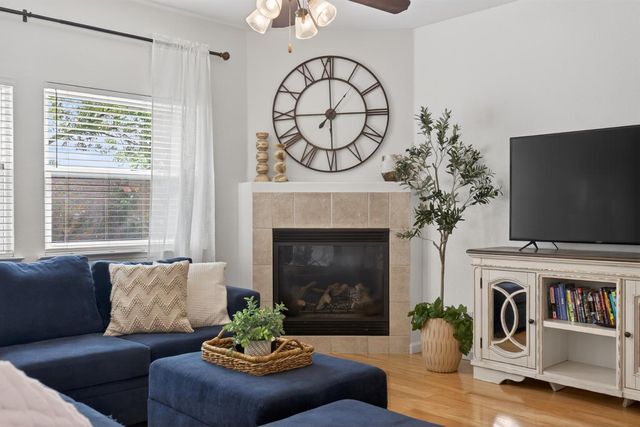 284 Marsalla Dr, Folsom, CA 95630