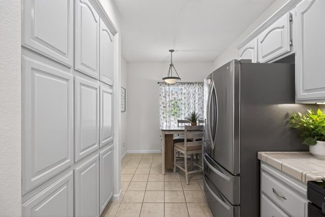 284 Marsalla Dr, Folsom, CA 95630