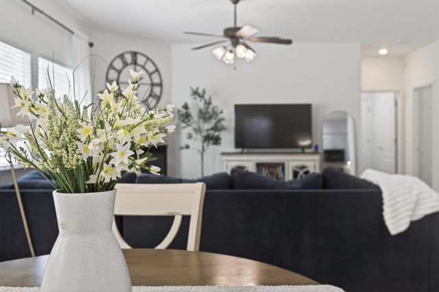 284 Marsalla Dr, Folsom, CA 95630