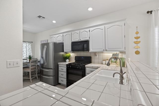 284 Marsalla Dr, Folsom, CA 95630