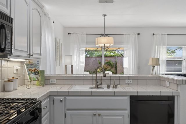 284 Marsalla Dr, Folsom, CA 95630