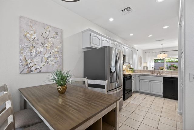 284 Marsalla Dr, Folsom, CA 95630