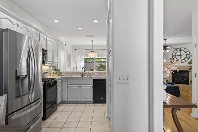 284 Marsalla Dr, Folsom, CA 95630