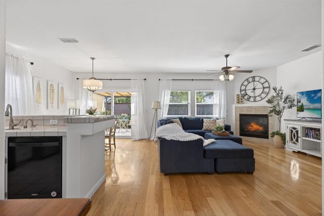 284 Marsalla Dr, Folsom, CA 95630