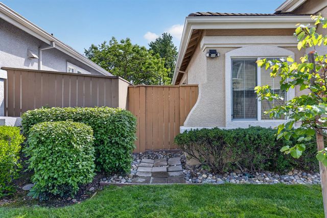 284 Marsalla Dr, Folsom, CA 95630
