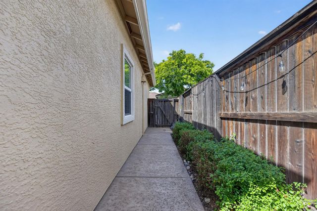 284 Marsalla Dr, Folsom, CA 95630