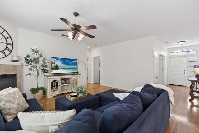 284 Marsalla Dr, Folsom, CA 95630