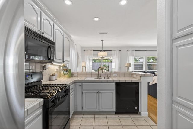 284 Marsalla Dr, Folsom, CA 95630