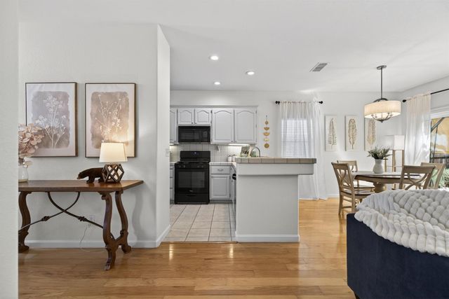 284 Marsalla Dr, Folsom, CA 95630