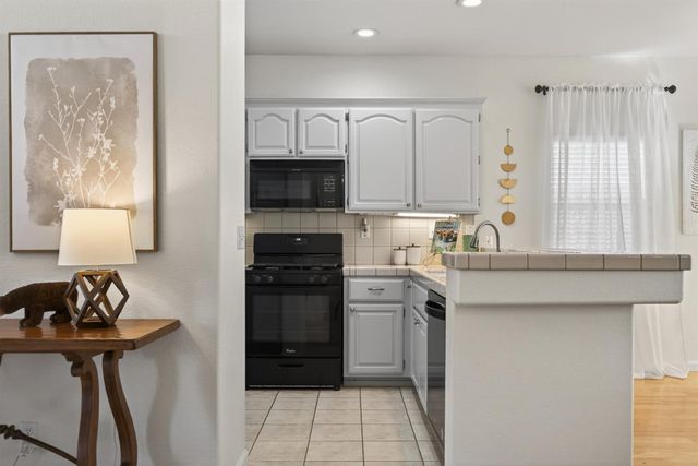 284 Marsalla Dr, Folsom, CA 95630