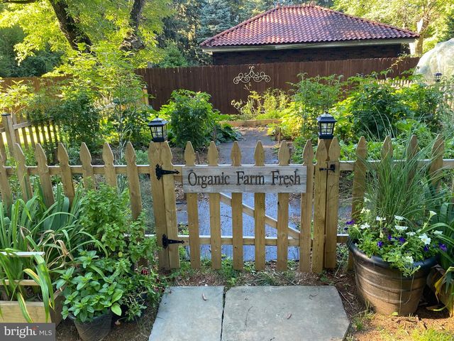 1705 LITITZ PIKE, Lancaster, PA 17601