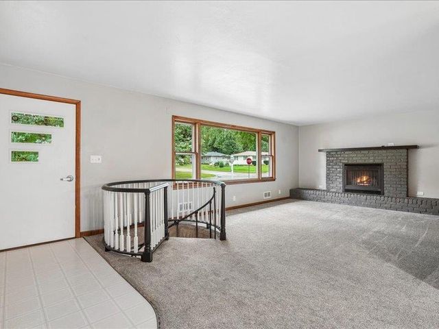 1911 Crescent Drive, Cedar Falls, IA 50613