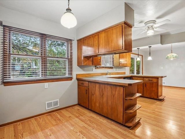 1911 Crescent Drive, Cedar Falls, IA 50613