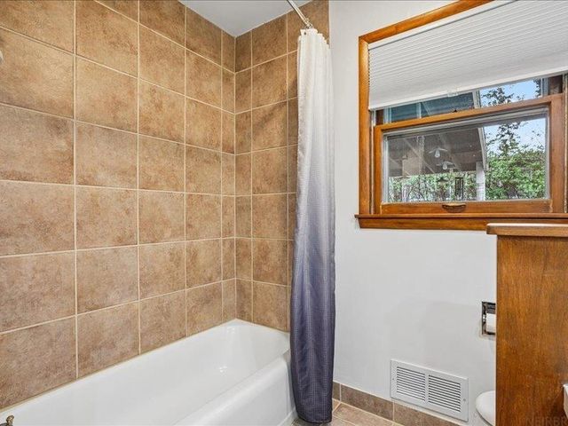 1911 Crescent Drive, Cedar Falls, IA 50613