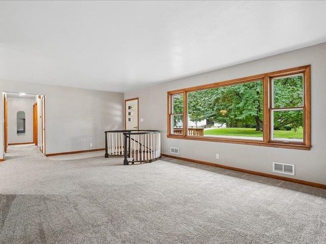 1911 Crescent Drive, Cedar Falls, IA 50613