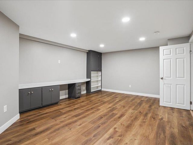 1911 Crescent Drive, Cedar Falls, IA 50613