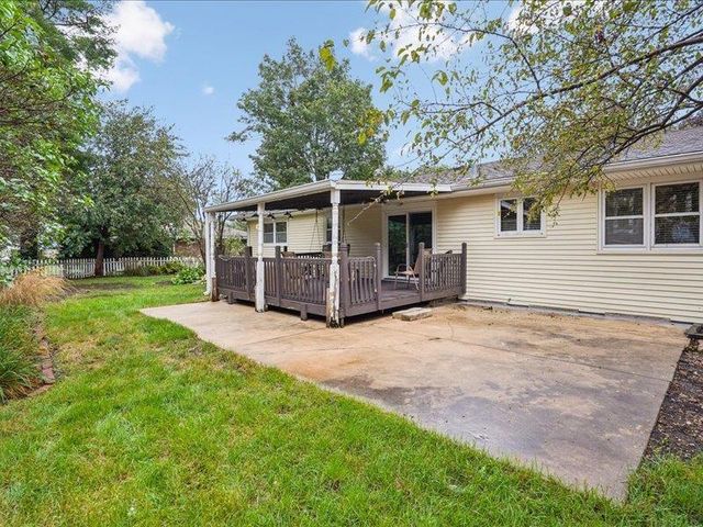1911 Crescent Drive, Cedar Falls, IA 50613