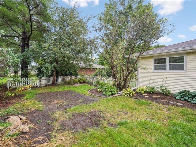1911 Crescent Drive, Cedar Falls, IA 50613