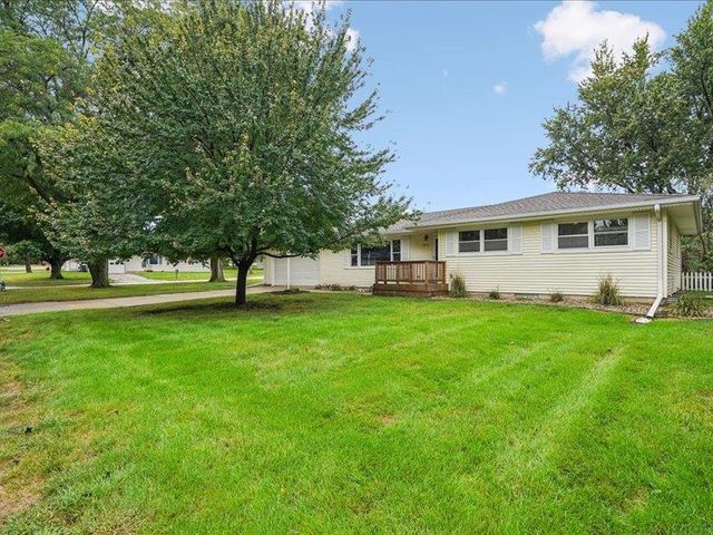 1911 Crescent Drive, Cedar Falls, IA 50613