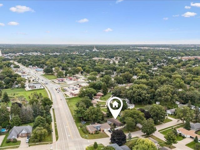 1911 Crescent Drive, Cedar Falls, IA 50613