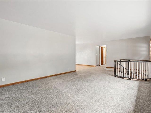 1911 Crescent Drive, Cedar Falls, IA 50613