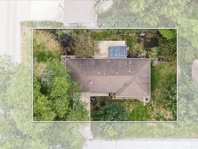 1911 Crescent Drive, Cedar Falls, IA 50613