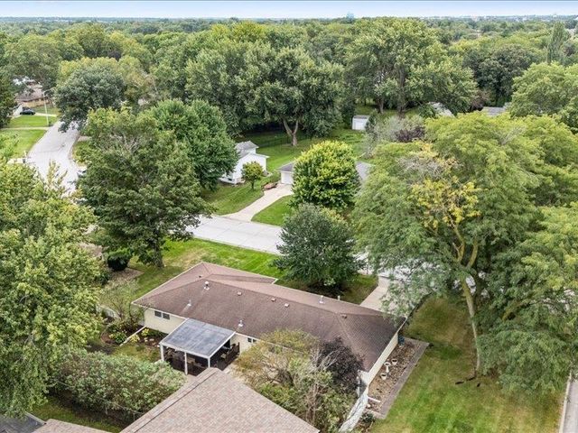 1911 Crescent Drive, Cedar Falls, IA 50613