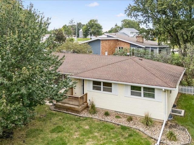 1911 Crescent Drive, Cedar Falls, IA 50613