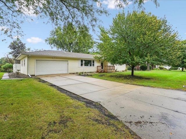 1911 Crescent Drive, Cedar Falls, IA 50613